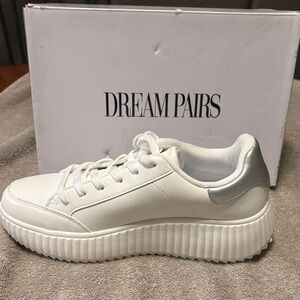 Dream Pairs White and Silver Casual Sneakers